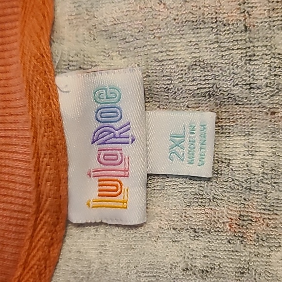 LLR LuLaRoe Star Patterned Short Sleeve Sweatshirt with Pink Trim Plus Sz 2XL - Picture 5 of 6